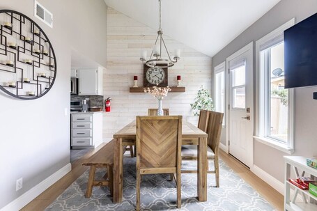 Dining. Coastal Home with EV Charger & BBQ near The Village