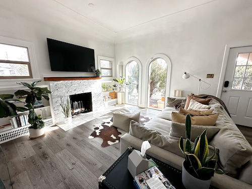 Stylish Downtown Retreat | Pet-Friendly, Patio,Fire Pit