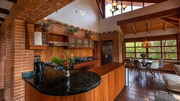 Cookware/dishes/utensils