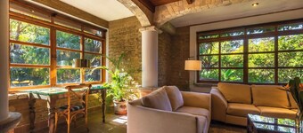 Casa Historica Atitlán - 2 Bedroom with 2 Bathrooms in lush garden