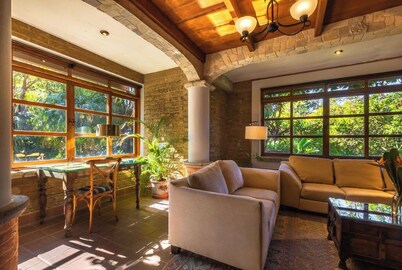 Casa Historica Atitlán - 2 Bedroom with 2 Bathrooms in lush garden