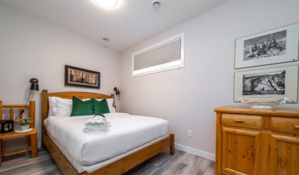 2 bedrooms, iron/ironing board, travel crib, free WiFi