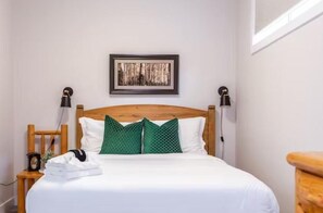 2 soverom, strykejern/-brett, reiseseng for barn og wi-fi (inkludert)