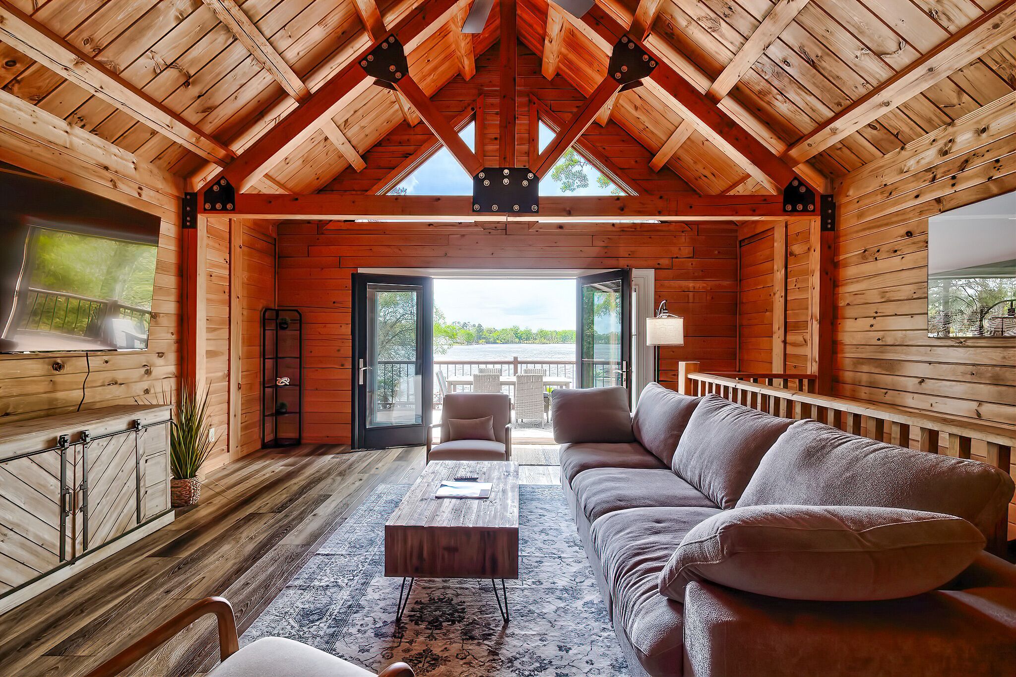 Smart-TV, Tischtennisplatte