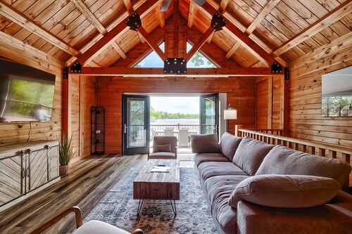 Lake front house in Gilbert SC