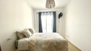 1 soverom, strykejern/-brett, reiseseng for barn og wi-fi (inkludert)
