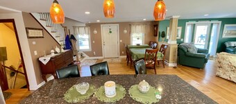 Near Mayflower Beach 7 Bedrooms 3 baths Sleeps 14 CENTRAL A/C