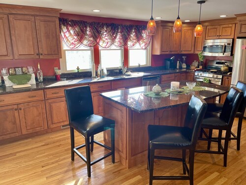 Near Mayflower Beach 7 Bedrooms 3 baths Sleeps 14 CENTRAL A/C