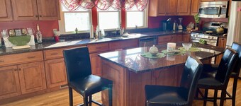 Near Mayflower Beach 7 Bedrooms 3 baths Sleeps 14 CENTRAL A/C