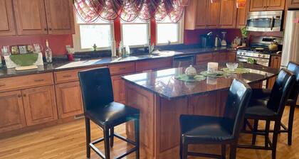 Near Mayflower Beach 7 Bedrooms 3 baths Sleeps 14 CENTRAL A/C