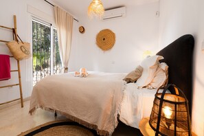 5 bedrooms, free WiFi, bed sheets