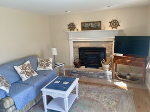 Smart TV, fireplace, stereo
