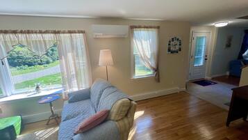 Smart TV, caminetto, impianto stereo