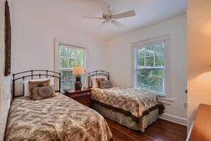 House, Multiple Beds (Casa Blanca  2bd 2ba  Private Pool an) | 2 bedrooms, free WiFi - Casa Blanca 2bd 2ba Private Pool and Parking (West Palm Beach)