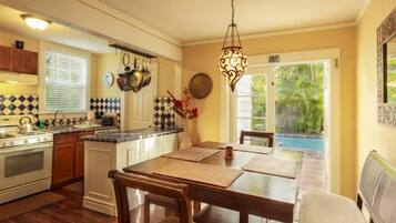 House, Multiple Beds (Casa Blanca 2bd 2ba Private Pool an) | Dining