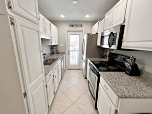 Fridge, microwave, oven, stovetop - Spring Break sneak up on you? It's not too late! NEW LISTING (Gulf Shores)