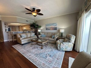 TV - 1303 is a beautiful 2br/2ba 13th floor unit with a magnificent view! (Panama City Beach)