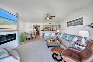 Smart TV, fireplace
