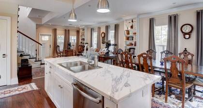 Grey Mist Modern 3bd 2ba on Quiet Street