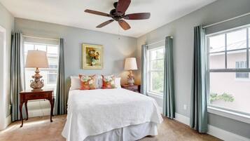 Rumah, Beberapa Tempat Tidur (Grey Mist  Modern 3bd 2ba on Quiet St) | 3 kamar tidur