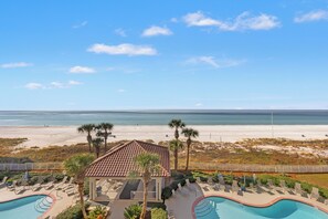 Een verwarmd zwembad