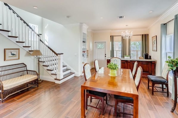 House, Multiple Beds (Pink House Modern 3bd 3ba Parking ) | Dining - Pink House Modern 3bd 3ba Parking and Porch (West Palm Beach)