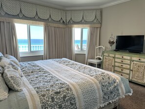 4 bedrooms, iron/ironing board, free WiFi, bed sheets - Coral Reef Unit#501 (Beachfront 4 bedroom 3 bath condo on the 5th floor) (Panama City Beach)