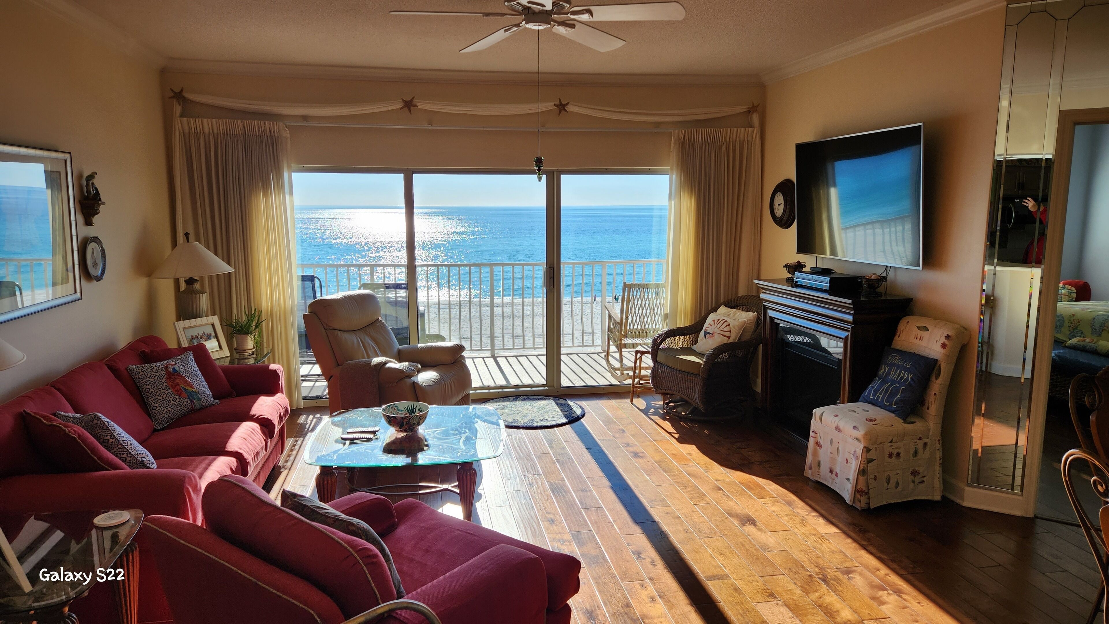 TV connectée, cheminée, lecteur de DVD