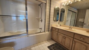 Shower, hair dryer, towels - Beachfront 3br/3ba condo on the 6th floor with free beach chairs included! (Panama City Beach)