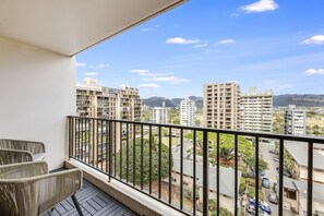 Property grounds - New Waikiki Golden Gem: 1 Br w/ Free Parking  (Honolulu)