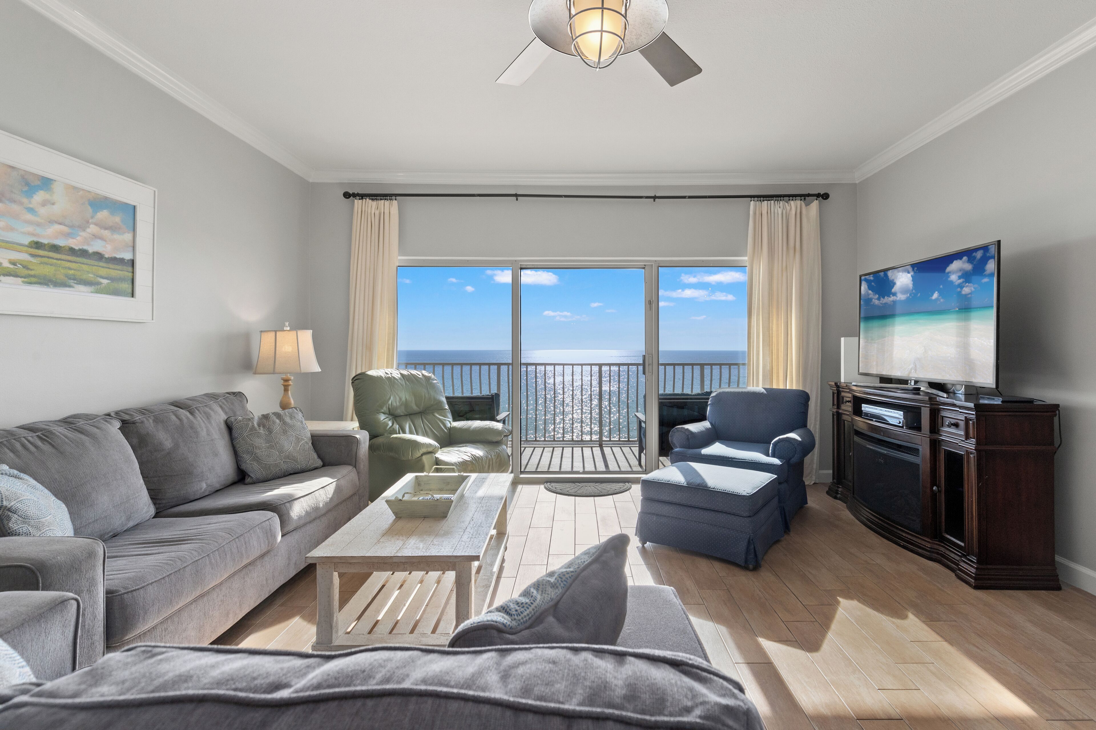 Televisión y chimenea 