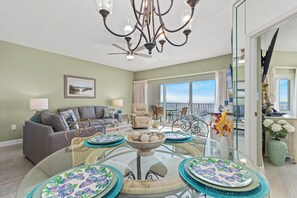 Smart TV - Beachfront 2br/2ba condo on the 8th floor with free beach chairs included! (Panama City Beach)