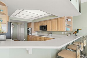 Fridge, microwave, stovetop, dishwasher