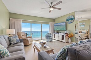 Smart TV - Beachfront 2br/2ba condo on the 8th floor with free beach chairs included! (Panama City Beach)