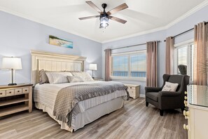 2 slaapkamers, een strijkplank/strijkijzer, gratis wifi, beddengoed