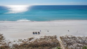 På stranden