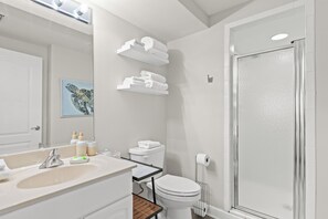 Dusche, Haartrockner, Handtücher