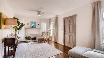 Rumah, Beberapa Tempat Tidur (The Periwinkle House  4bd 2ba Sleep 8) | 4 kamar tidur