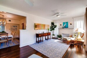 House, Multiple Beds (The Periwinkle House  4bd 2ba Sleep 8) | Living area