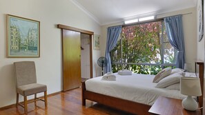 4 chambres, fer et planche à repasser, lit parapluie, Wi-Fi gratuit