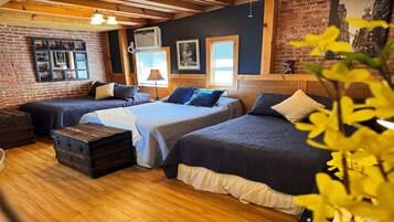 17 bedrooms, desk, iron/ironing board, travel crib