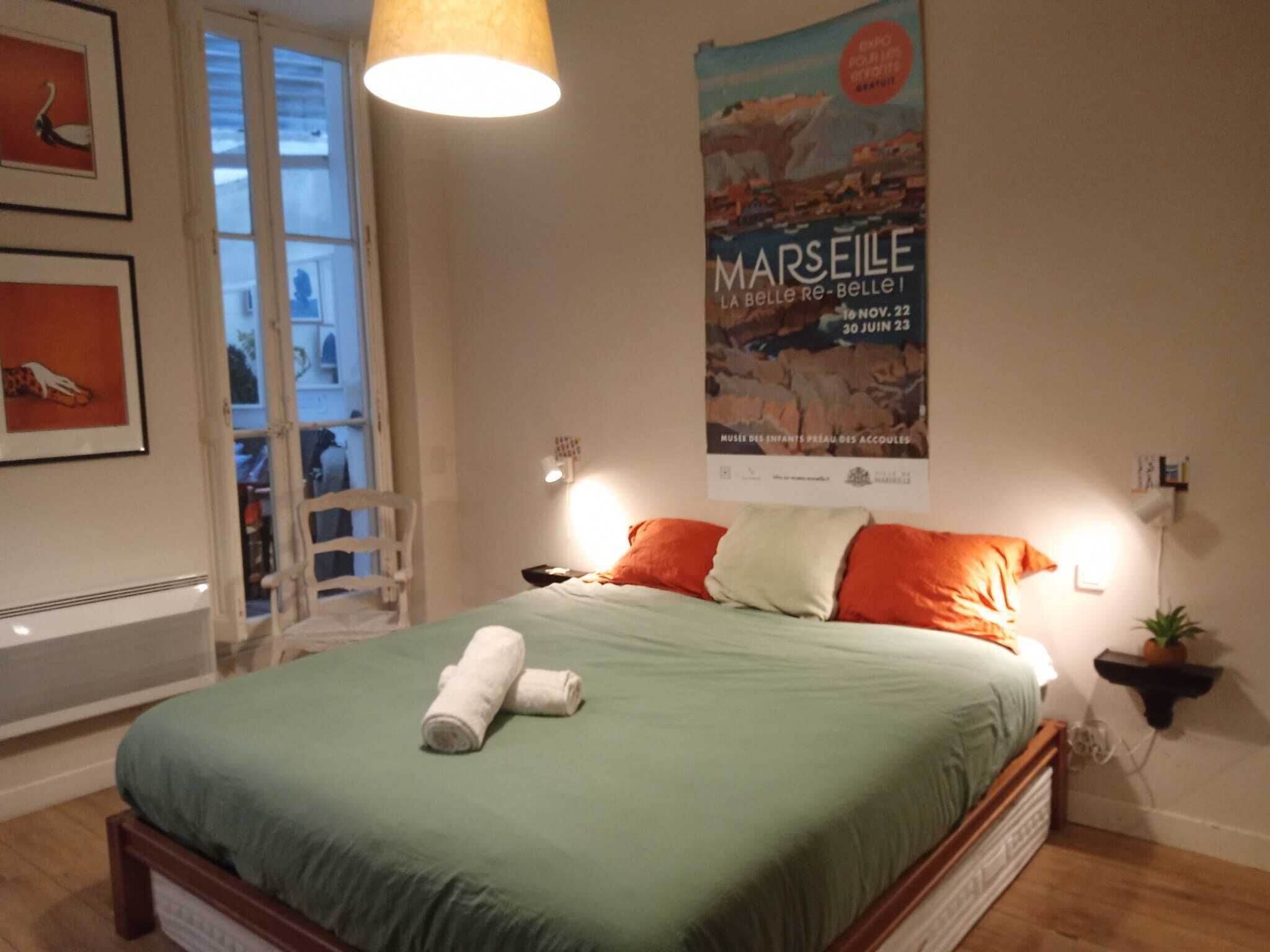 3 slaapkamers, een strijkplank/strijkijzer, reisbedje, gratis wifi