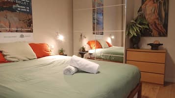 3 slaapkamers, een strijkplank/strijkijzer, reisbedje, gratis wifi
