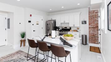 Coffee/tea maker, fridge, microwave, oven