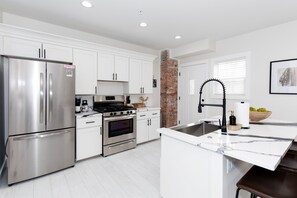 Fridge, microwave, oven, stovetop - NEW! Inn at Fulton Units 2 & 3 (Sandusky)