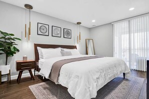 3 bedrooms, iron/ironing board, WiFi, bed sheets - Gorgeous FL / Boca Raton 3B/2B Newly Remodeled Modern Condo - 6 Months Minimum (Boca Raton)