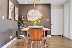 Dining - Gorgeous FL / Boca Raton 3B/2B Newly Remodeled Modern Condo - 6 Months Minimum (Boca Raton)