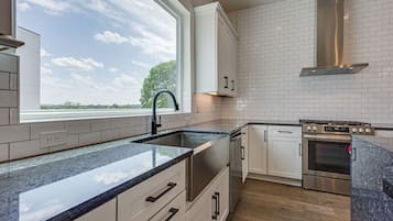 冰箱、微波炉、烤箱、炉灶