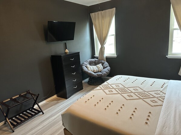 3 bedrooms, iron/ironing board, travel cot, free WiFi