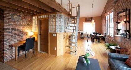 Historic Apartment Downtown Kingston